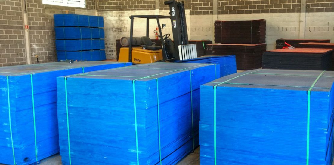 Vantagens do Uso de Compensado Plastificado